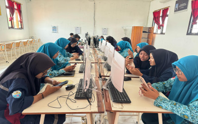 Keren! Siswa Kelas 11 TKJ 2 SMK Muhammadiyah 3 Gresik Ubah Foto Produk Jadi Lebih Menarik dengan AI!